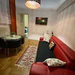 Monolit Center Homestay *
