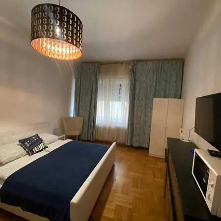 Monolit Center Kwatera prywatna Budapeszt