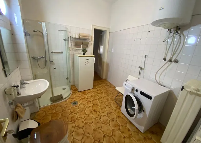 Monolit Center Gazde/Camere de închiriat