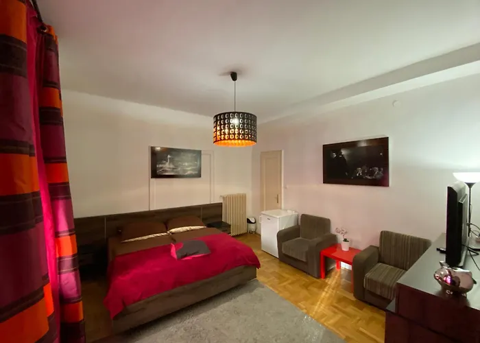 Monolit Center Gazde/Camere de închiriat