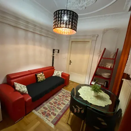 Gazde/Camere de închiriat Monolit Center
