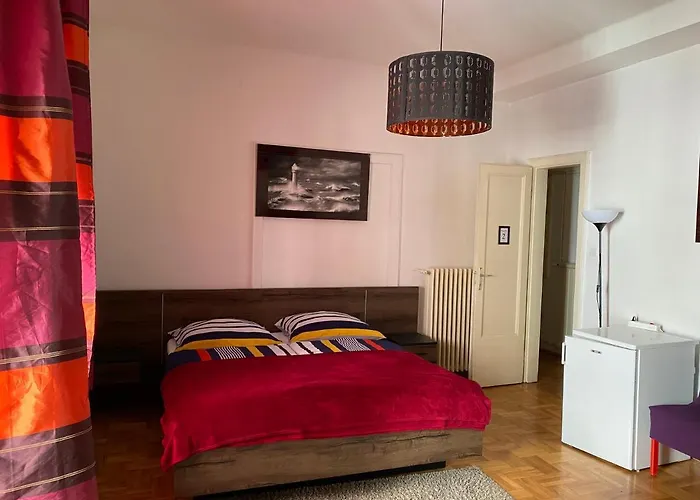 Monolit Center Gazde/Camere de închiriat
