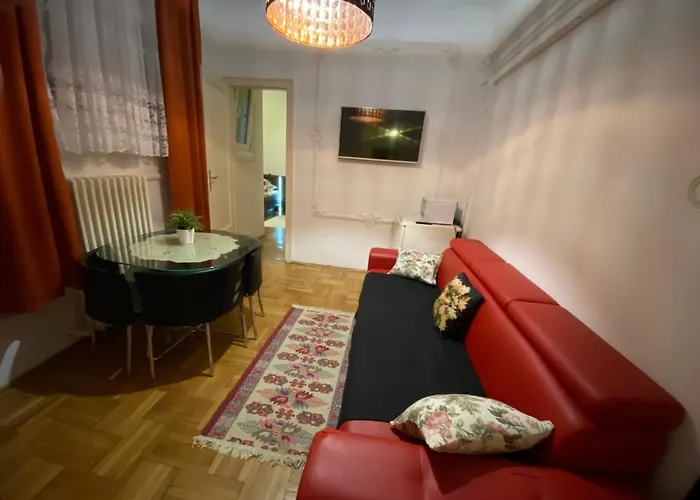Monolit Center Gazde/Camere de închiriat *