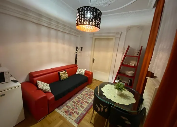 Gazde/Camere de închiriat Monolit Center
