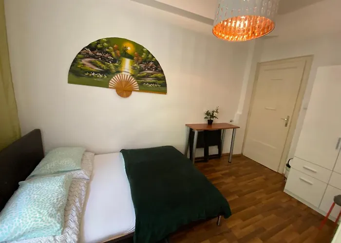 Monolit Center Gazde/Camere de închiriat