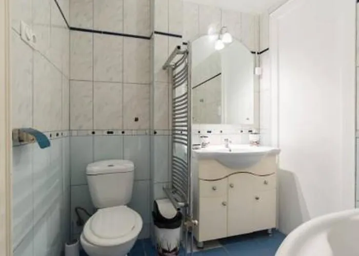 Monolit Center Gazde/Camere de închiriat *